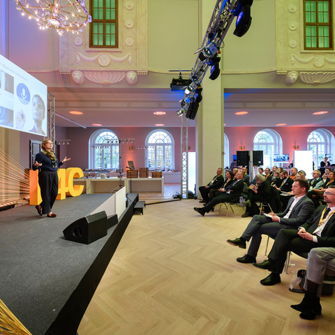 Veranstaltung Veranstaltung mit Vortrag im Löwensaal DresdenEvent with lecture in the Löwensaal DresdenAkce s přednáškou v Löwensaal DrážďanyWydarzenie z wykładem w Löwensaal DresdenEvenement met lezing in de Löwensaal DresdenEvento con conferenza nella Löwensaal di Dresda