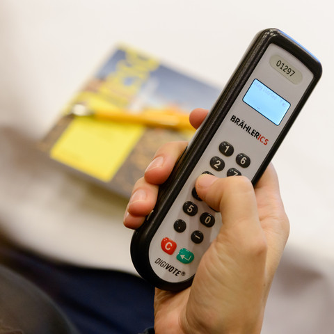 elektronische Abstimmung elektronische Abstimmung bei einer Veranstaltungelectronic voting at an eventElektronické hlasování na akciGłosowanie elektroniczne podczas wydarzeniaElektronisch stemmen op een evenementVoto elettronico durante un evento