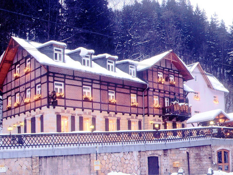 Forsthaus im Winter