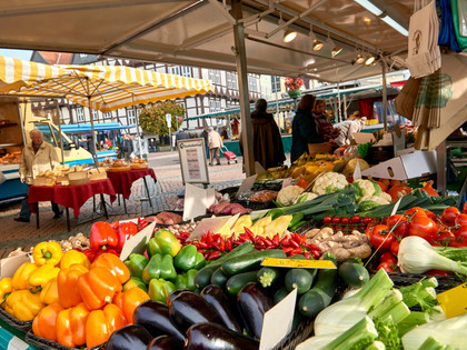 Wochenmarkt in Wolfenbüttel Buntes Gemüse auf dem Wochenmarkt