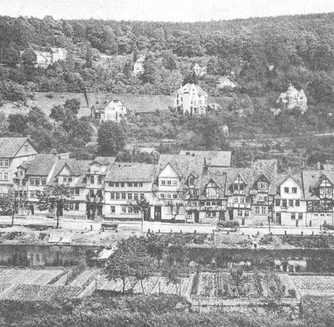 Historische Ansicht um 1900 vom Welfenschloss auf die Blume, im Vordergrund die Werra mit dem Blümer Werder