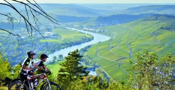 Mountain biking with Moselle panorama: View of Bernkastel-Kues
