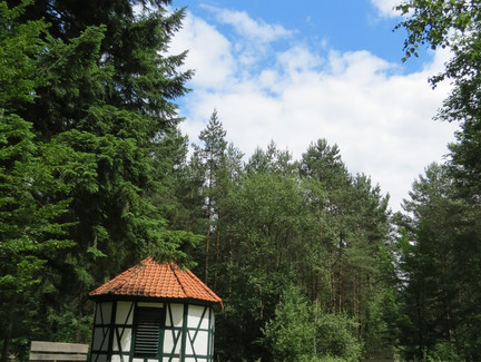 Schutzhütte am Wegesrand