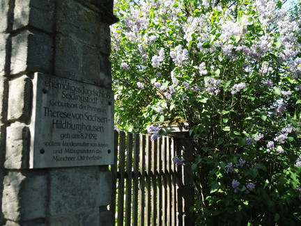 Am Tor des Jagdschlosses Seidingstadt