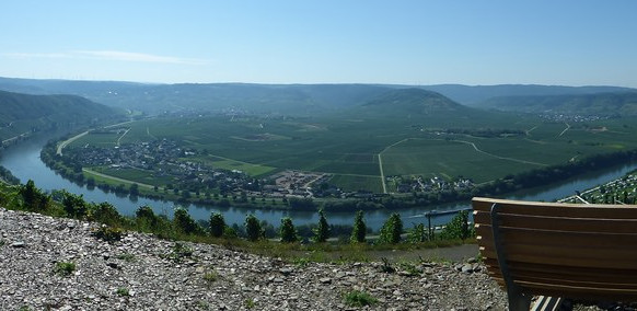 Panorama über die Mosellandschaft bei Klüsserath