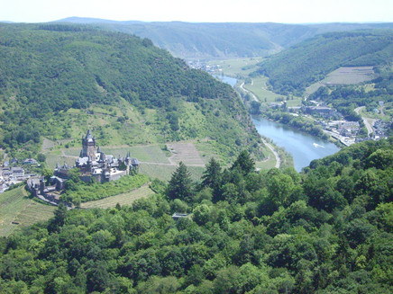 Reichsburg und die Mosel von der Hubertushöhe