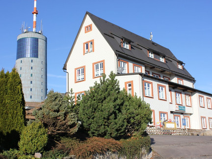 Ansicht Haus mit Inselbergturm