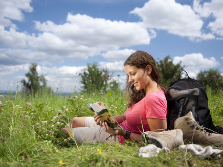 Rest on the meadow at the Hermann Hut
