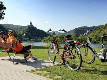 Pause auf dem Mosel-Radweg bei Cochem