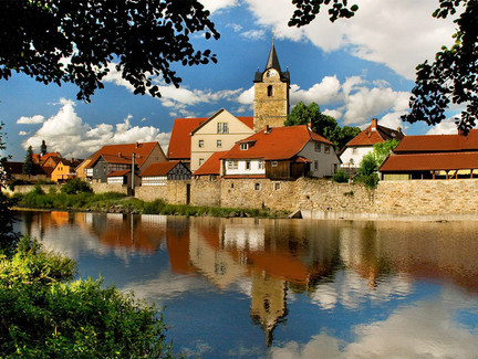 Stadtansicht Themar über die Werra an der Stadtmauer