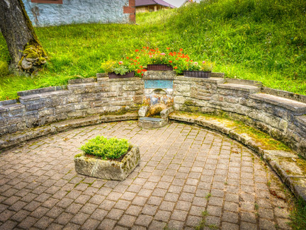 Brunnen bei der Dorfkirche - Sachsenbrunn