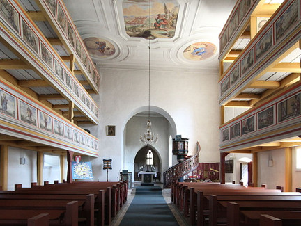 Kirchenschiff mit Blick zum Chor - Michaeliskirche - Fechheim
