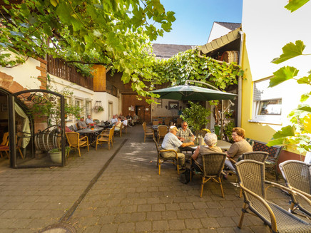 Typische Mosel-Straußwirtschaft
