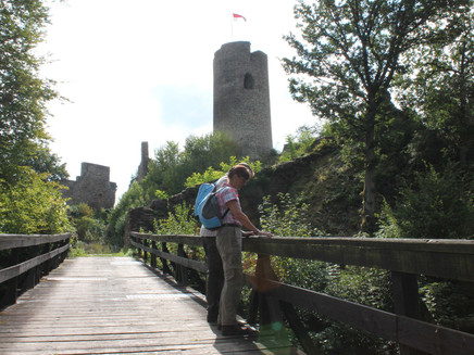 Holzbrücke zur Ruine Winneburg