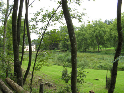View of the Föhren Castle Garden
