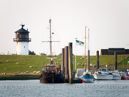 Leuchtturm Dicke Berta, Hafen, Cuxland