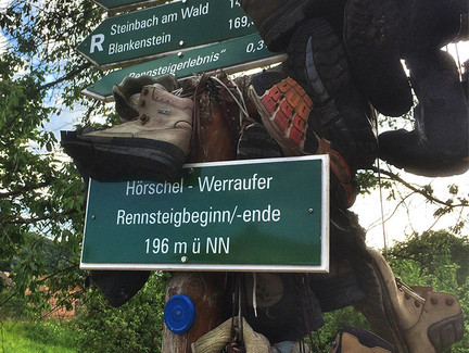 Rennsteigbeginn am "Tor zum Rennsteig" in Hörschel