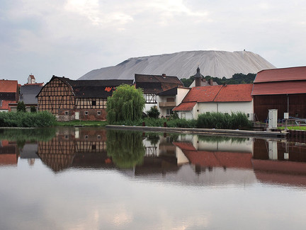 Widdershausen an der Werra, im Hintergrund Monte Kali