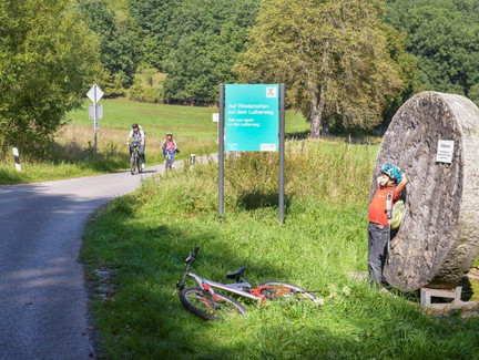 Radfahrer an der Wüstung Billmuthausen