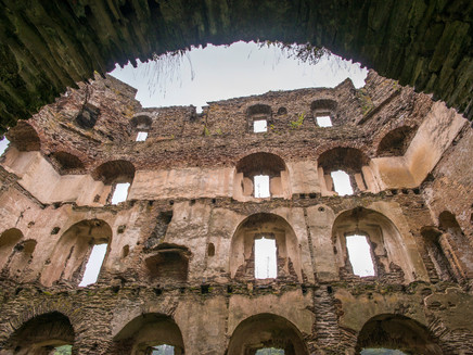 In der Burgruine Balduinseck