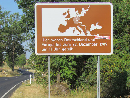 Informationstafel zur innderdeutschen Grenze nahe Andenhausen