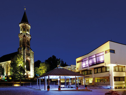 Neustadt bei Coburg bei Nacht | Stadtkirche St. Georg und Rathaus