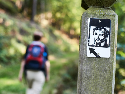 Weglogo entlang der Strecke