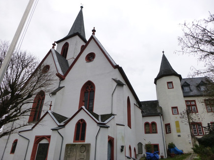 Evangelische Kirche Trarbach mit angebauter Pilgerherberge