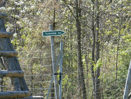 Wegweiser Richtung Truckenthal