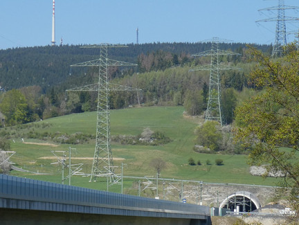 ICE-Brücke mit Tunneleingang