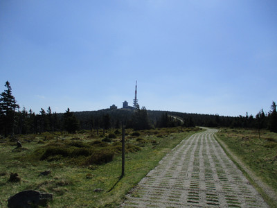 Vom Brocken geht es steil bergab über den ehemaligen Granzweg nach Ilsenburg