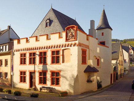 Cusanus birthplace Bernkastel-Kues