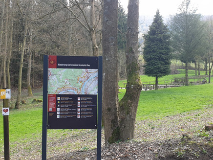 Informationstafel zu den Wanderwege der Region