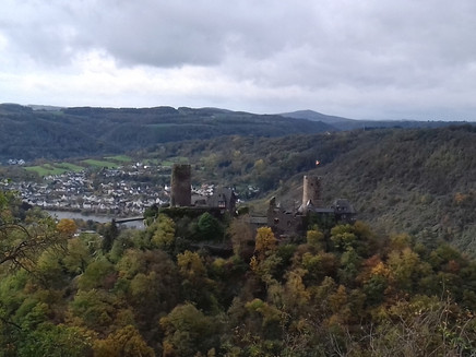 Auf Augenhöhe mit Burg Thurant: Aussicht vom Bleidenberg aus