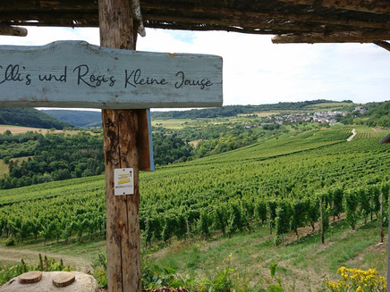 Elli's und Rosi's kleine Jause (1)