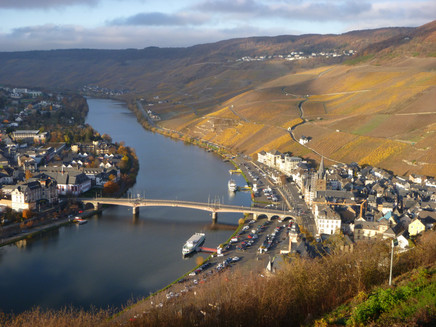 Blick auf Bernkastel-Kues von Burg Landshut aus