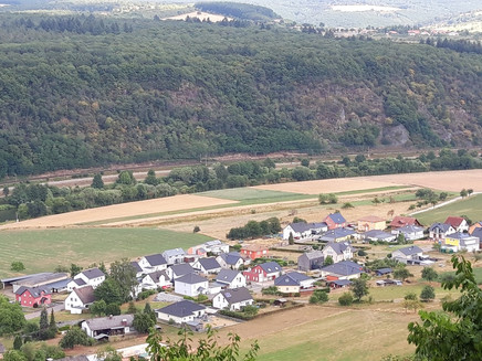 Ausblick Saartal mit Krutweiler und Serrig