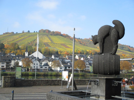 Zeller Schwarze Katz fountain in Zell an der Mosel