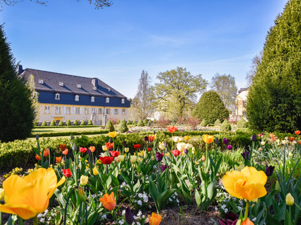 Palais von Nell in the village of Perl - Baroque garden on the Moselsteig access route