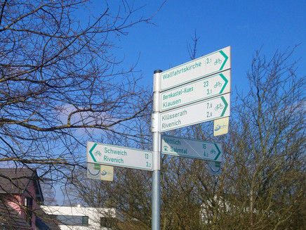 Esch signs cycle paths