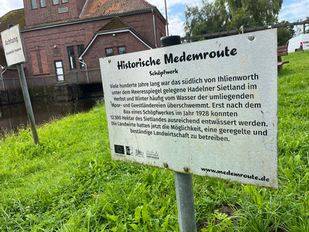 Info-Tafel zum Schöpfwerk Ihlienworth