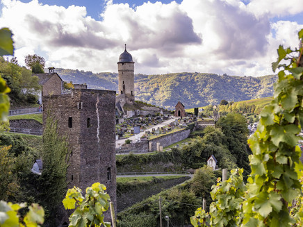 Mosel - Zell - Round Tower - Square Tower - Towers - Vineyards - Sights - Zeller Land