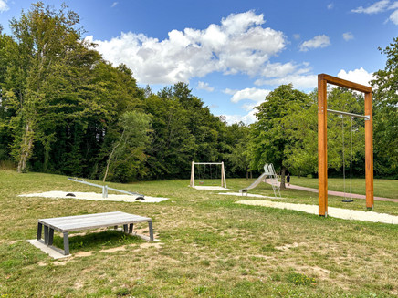 Schaukel, Wippe und Rutsche im Kurpark
