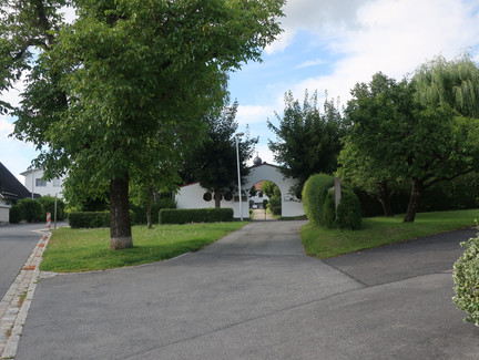 Der Friedhofseingang in Grub am Forst