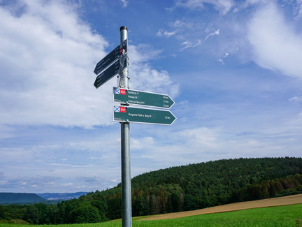 Wegweiser Richtung Fürth am Berg