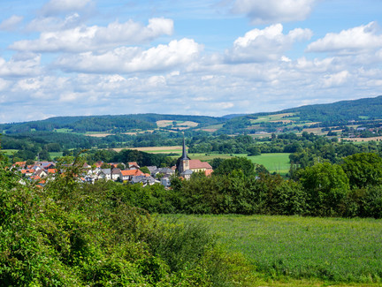 Blick auf Marktgraitz und die Kirche Heiligste Dreifaltigkeit