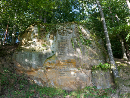 Gedenkstein zu Beginn der Tour