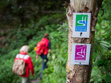 Wegekennzeichen an der Strecke