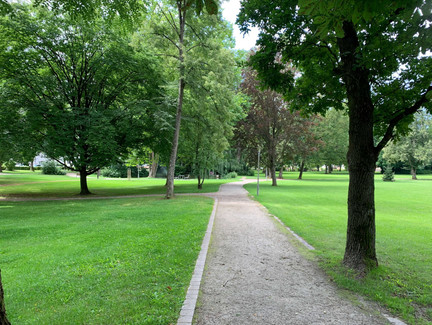 Durch den Schlosspark Niederfüllbach