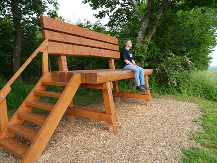 XXL-Bank am Wegesrand